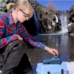 Technician using a turbidity instrument in the field. Portable turbidimeters need to be rugged and reliable. The Hach 2100Q portable sampler gives rapid results of streambed turbidity, surface water turbidity, construction runoff turbidity, and other applications in the field where you need reliable turbidity measurement and analysis.
